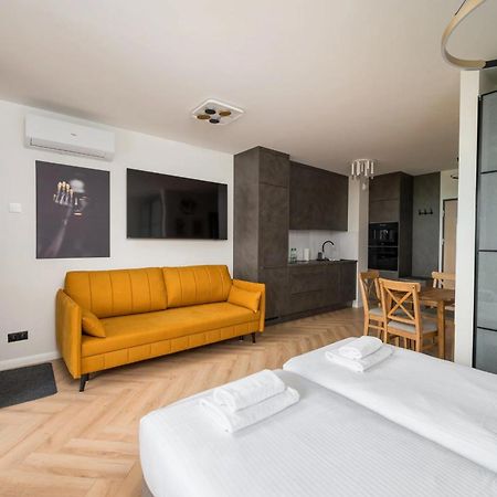 Premium Studio Klobucka Airport Varsó Kültér fotó