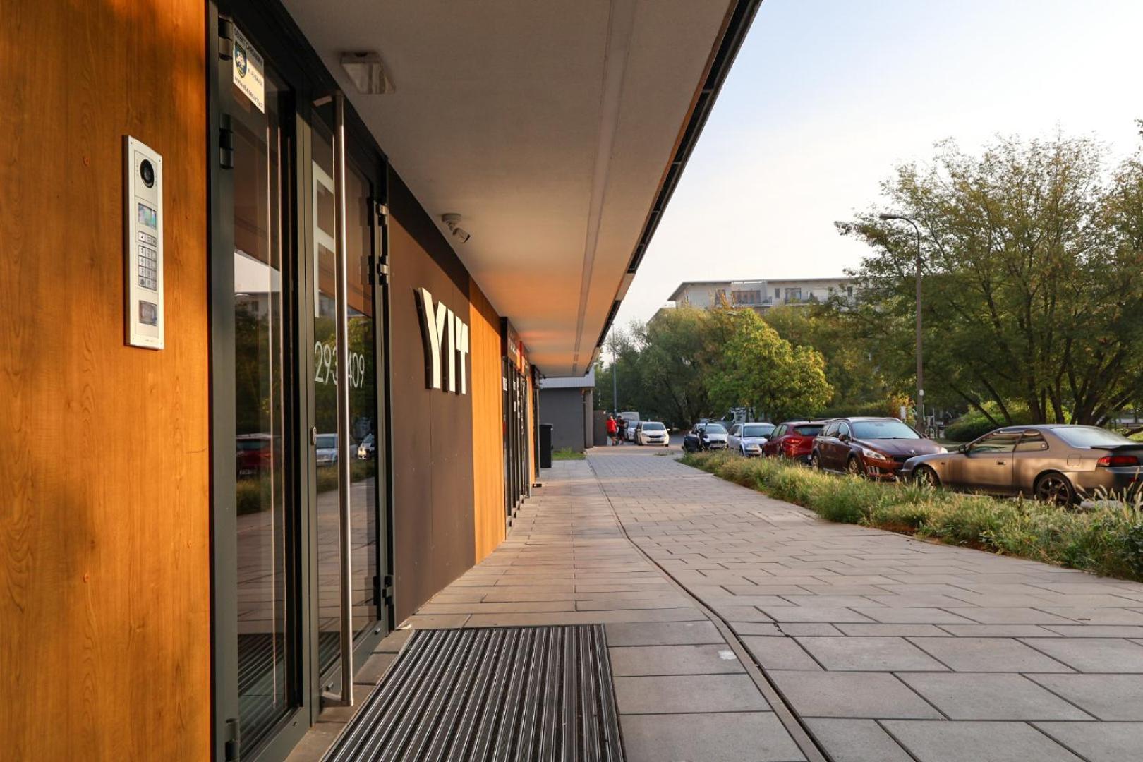 Premium Studio Klobucka Airport Varsó Kültér fotó