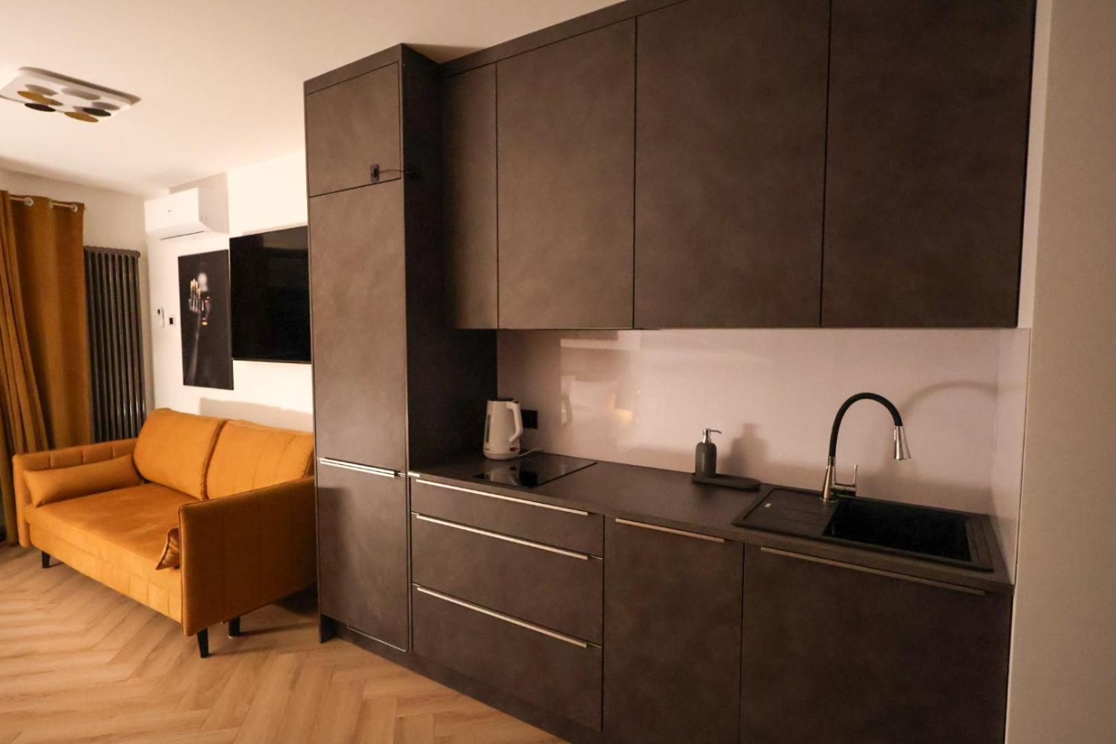 Premium Studio Klobucka Airport Varsó Kültér fotó